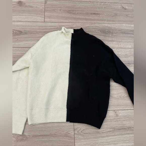 H&M Sweaters - H&M Duo Tone Turtle Neck